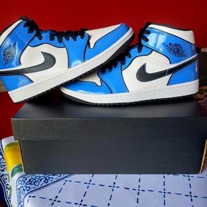 Nike Air Jordan 1 Mid Signal Blue